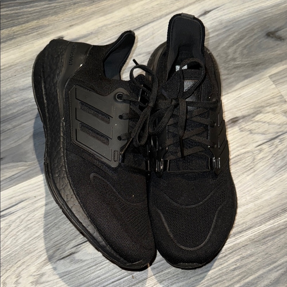 Adidas Black Sneakers Modern Athletic Design